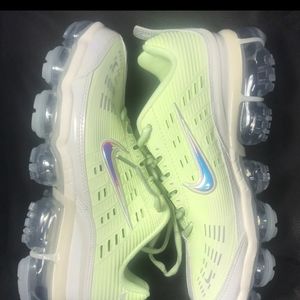NEW NIKE AIR VAPORMAX
